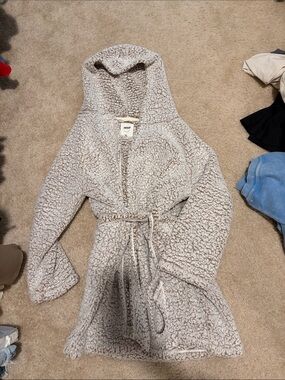 aerie Plush Hooded Sherpa Jacket in Light Taupe and Cream